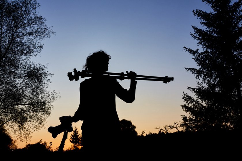 Photographer with camera and tripod | Skylum Blog