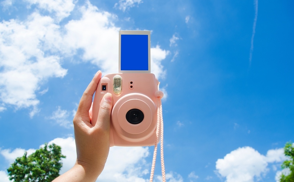 DIY: Customized Photo gift; Polaroid Camera Painting