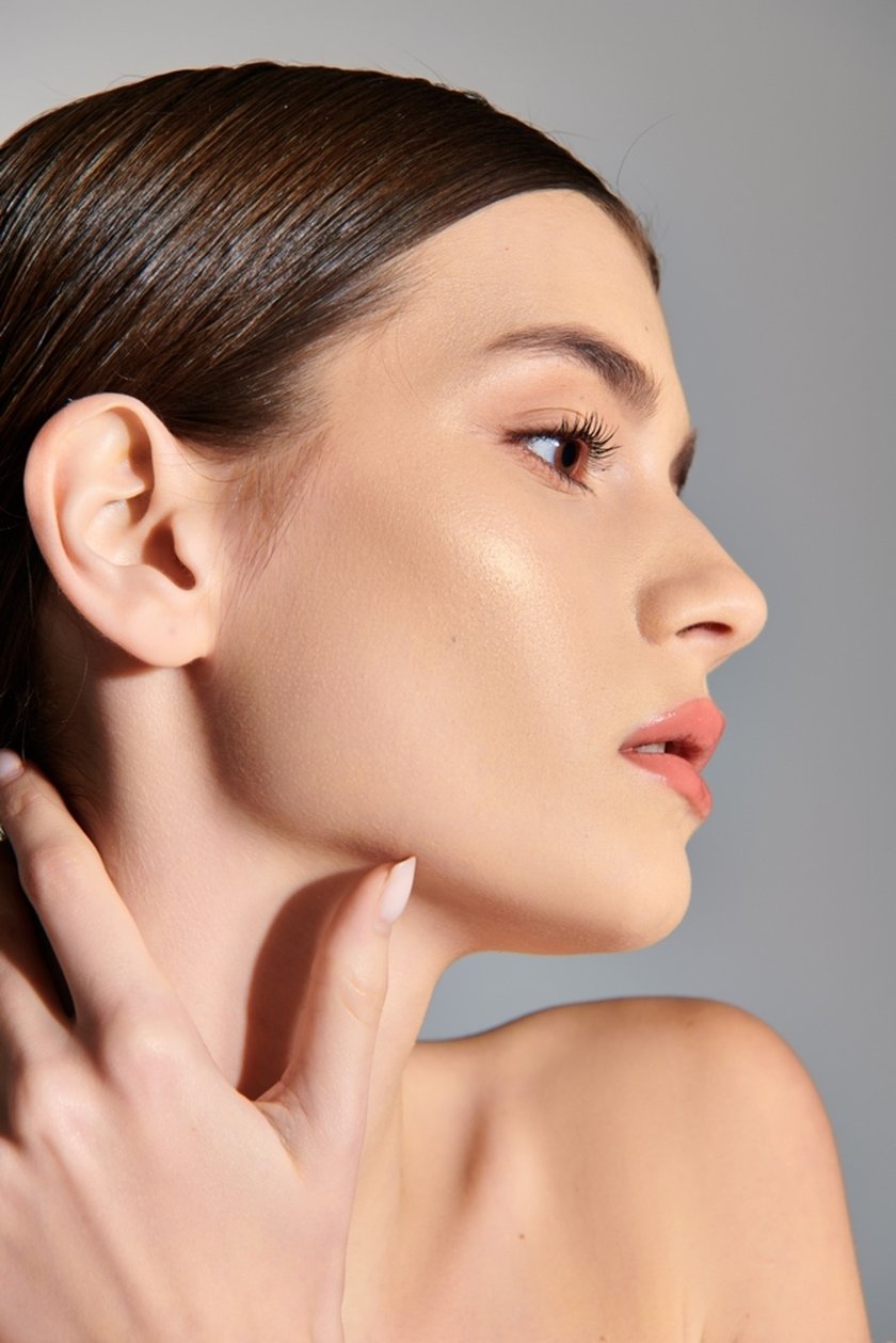 Photography Lighting Equipment: Choose Lights for Photoshoot | Skylum Blog(8)