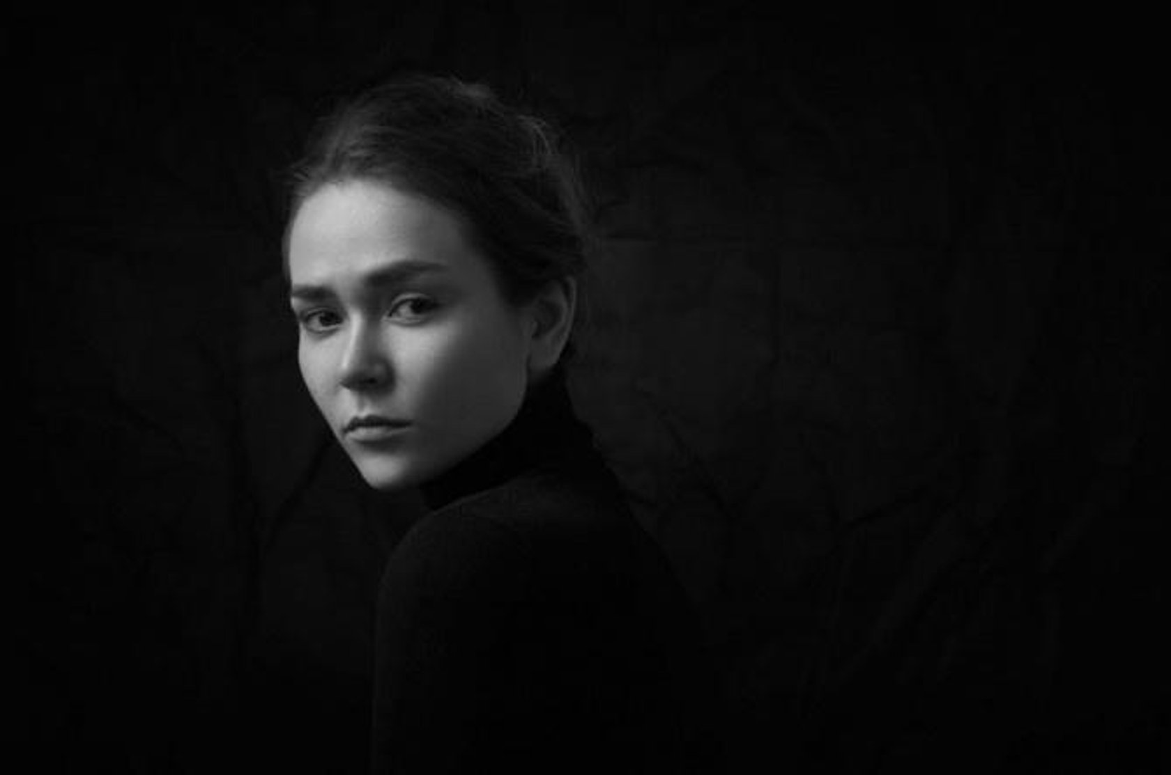 How to Use Low Key Lighting for Stunning Black and White Photos