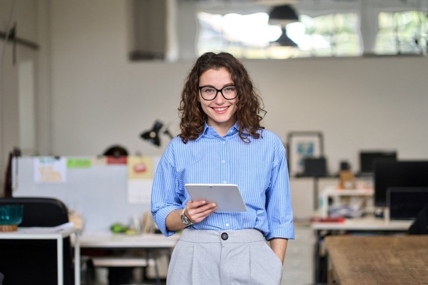 Portrait of a girl at work | Skylum Blog