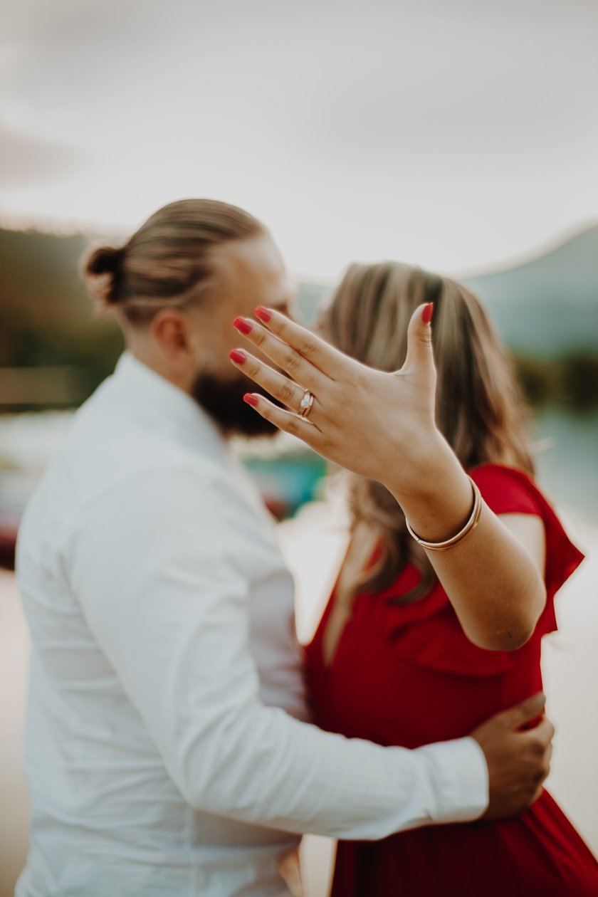 Engagement Photo Shoot: Essential Tips for Pros and Amateurs | Skylum Blog(13)