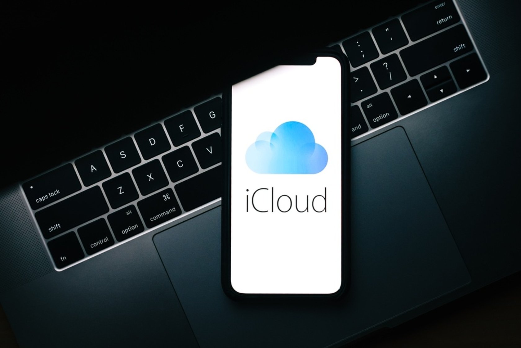 How To View iCloud Photos on IPhone, IPad And Mac | Skylum How-to