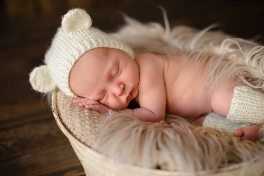 Infant Photography: Newborn Portraits & Studio Tips | Skylum Blog(3)