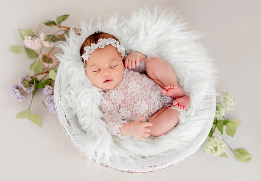 Infant Photography: Newborn Portraits & Studio Tips | Skylum Blog(5)