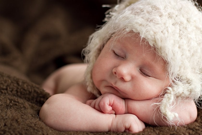 Infant Photography: Newborn Portraits & Studio Tips | Skylum Blog(10)