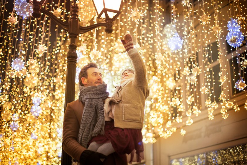 How To Photograph Christmas Lights: Illuminate Your Holiday Memories Image1