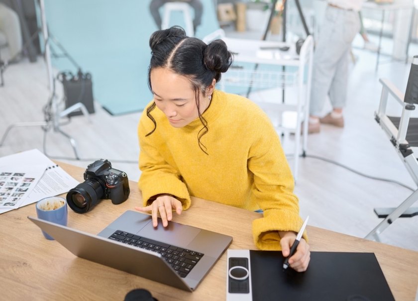 A photographer edits a photo | Skylum How-to