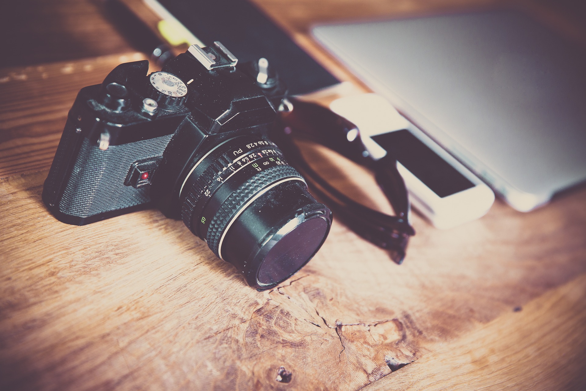 DSLR vs Mirrorless for the Beginner Which Camera Should You Choose? Skylum Blog picture