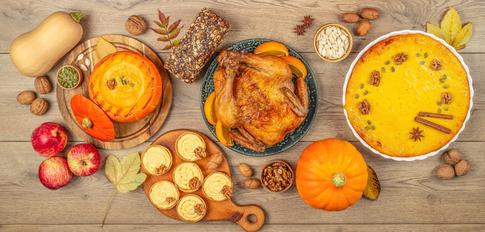 Thanksgiving Photoshoot Ideas: Poses And Props To Try