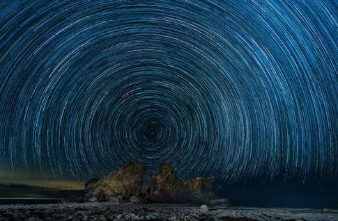 How To Photograph Star Trails: Night Sky In Motion