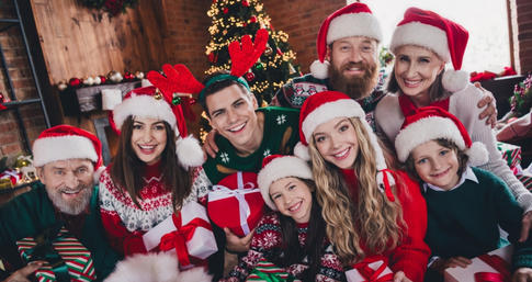 Family Christmas Photo Shoot Ideas With Playful Holiday Charm