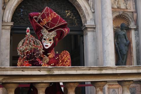 13 Tips for Getting the Best Shots During the Venice Carnival