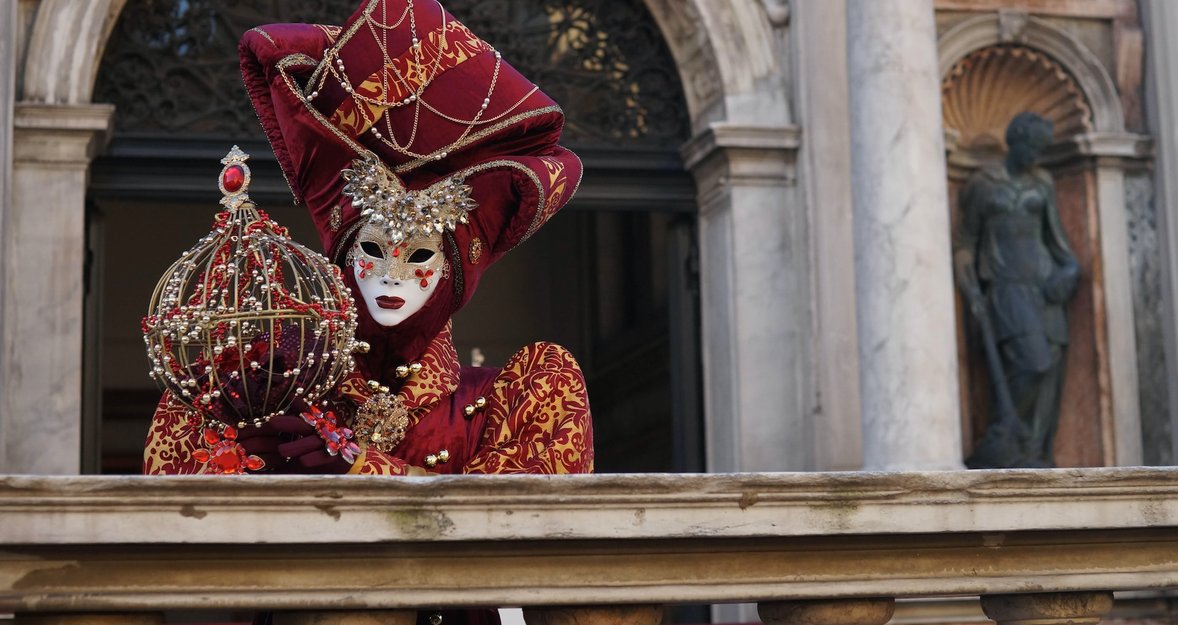 13 Tips for Getting the Best Shots During the Venice Carnival