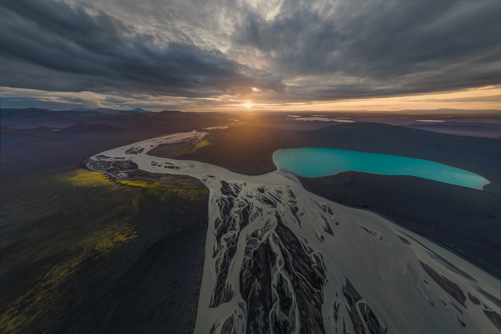 ハイランド アドベンチャー：アイスランドの手つかずの美しさを探索(2)