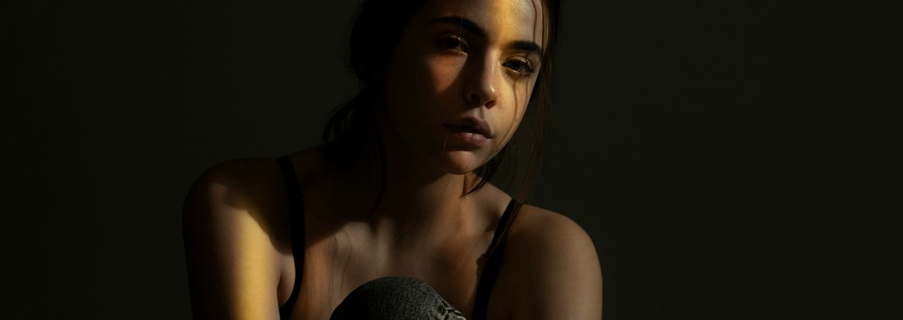 Studio Light -  Add Lighting to Portrait Photos | Luminar Neo(70)