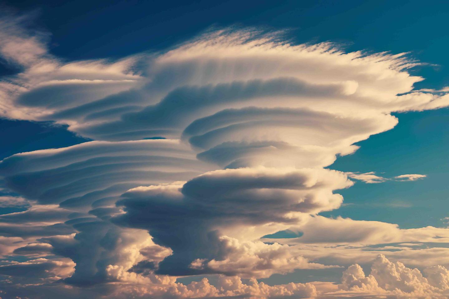 Lenticularis Softness Skies — slide 2