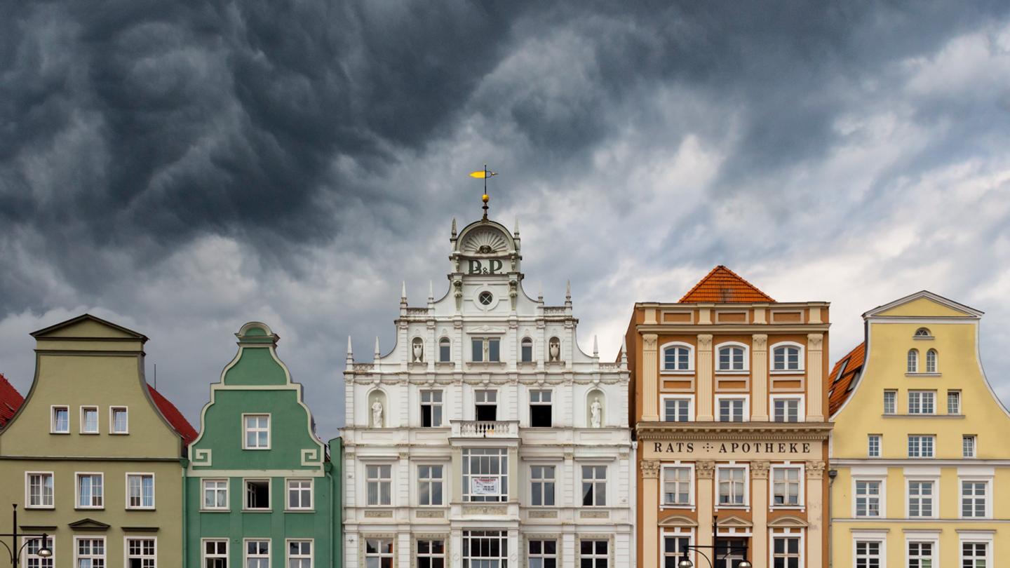 An Introduction to Travel Photography E-book — slide 2