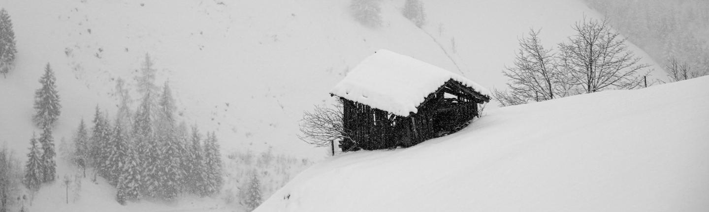 Winter Cottage Mood — slide 1