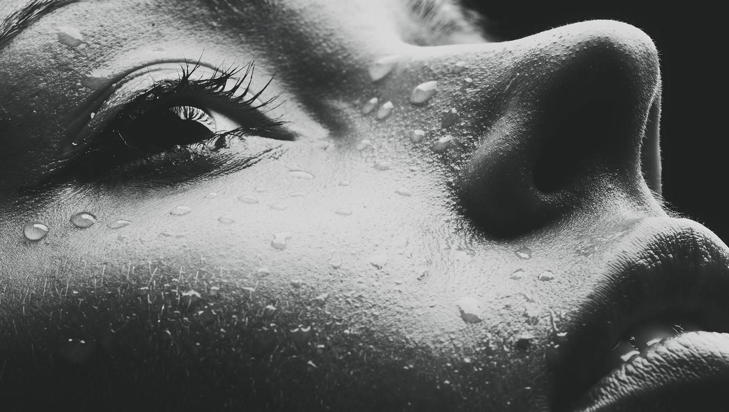 Black & White CloseUp — slide 1