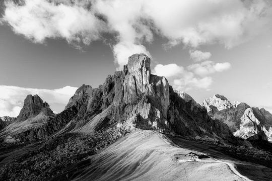 Views in Black & White image