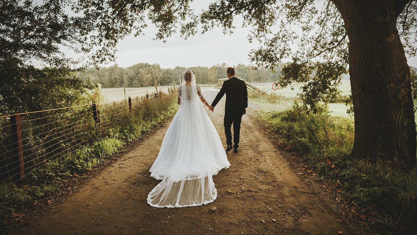 Cinematic Wedding — slide 2